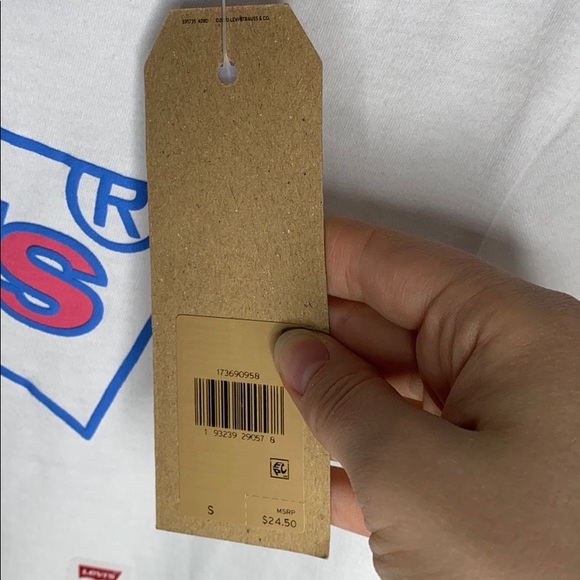 Levi’s perfect tee with raised pink batwing sz S - Picture 8 of 8